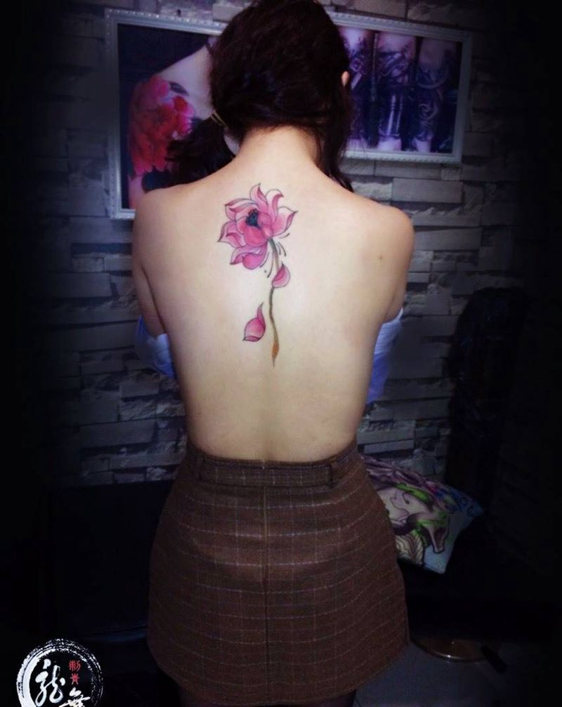 莲纹身图片_成品背部纹身图案