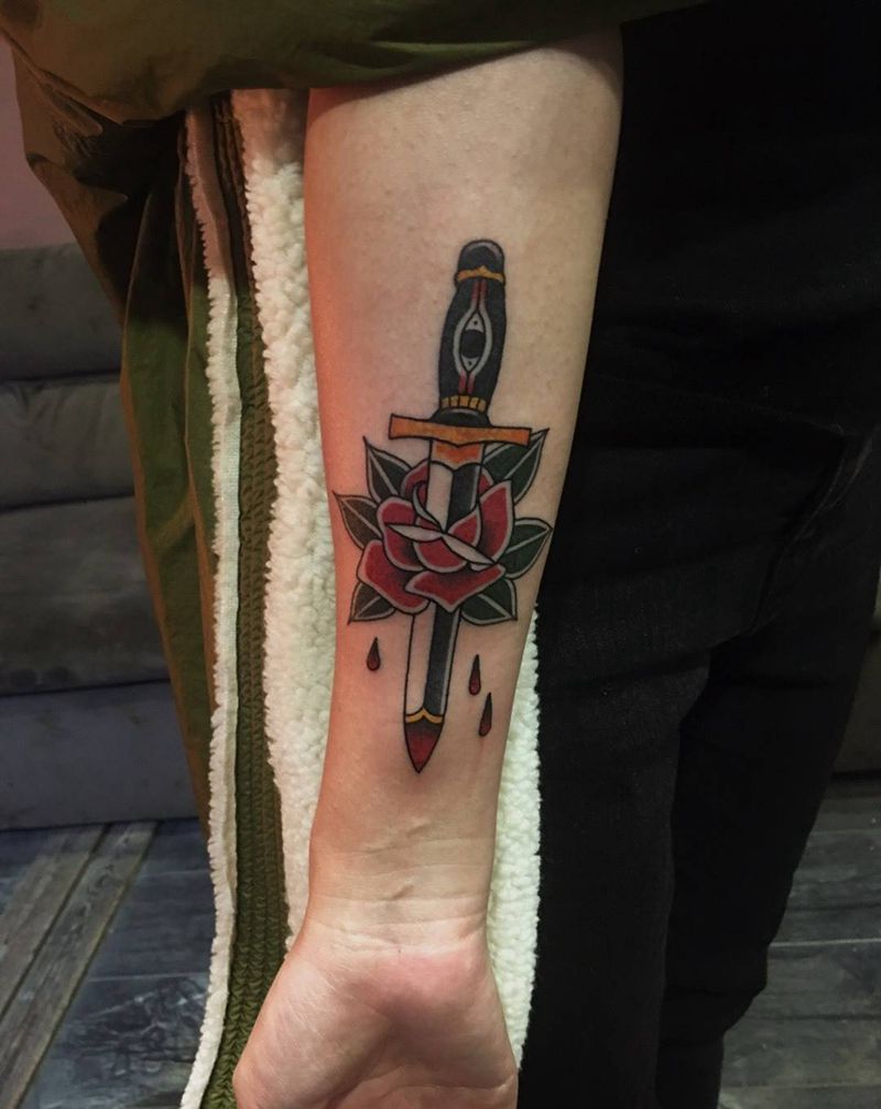 old school玫瑰匕首纹身图片