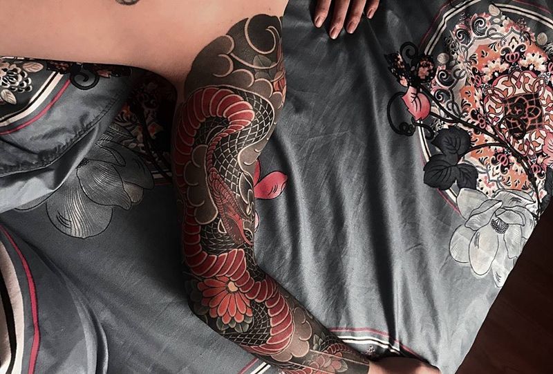 蛇花臂纹身图片_手臂老传统纹身图案