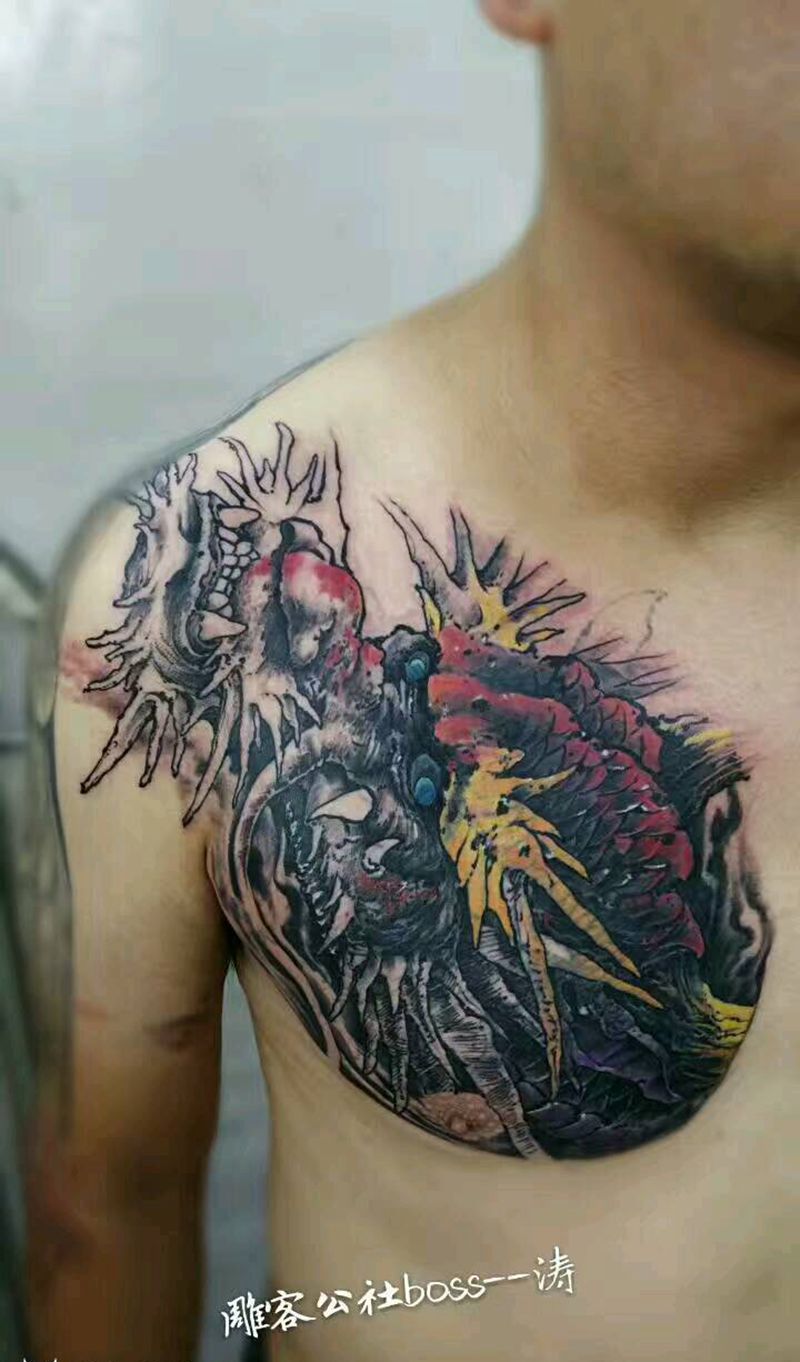 龙遮盖纹身图片_胸部传统动物纹身图案