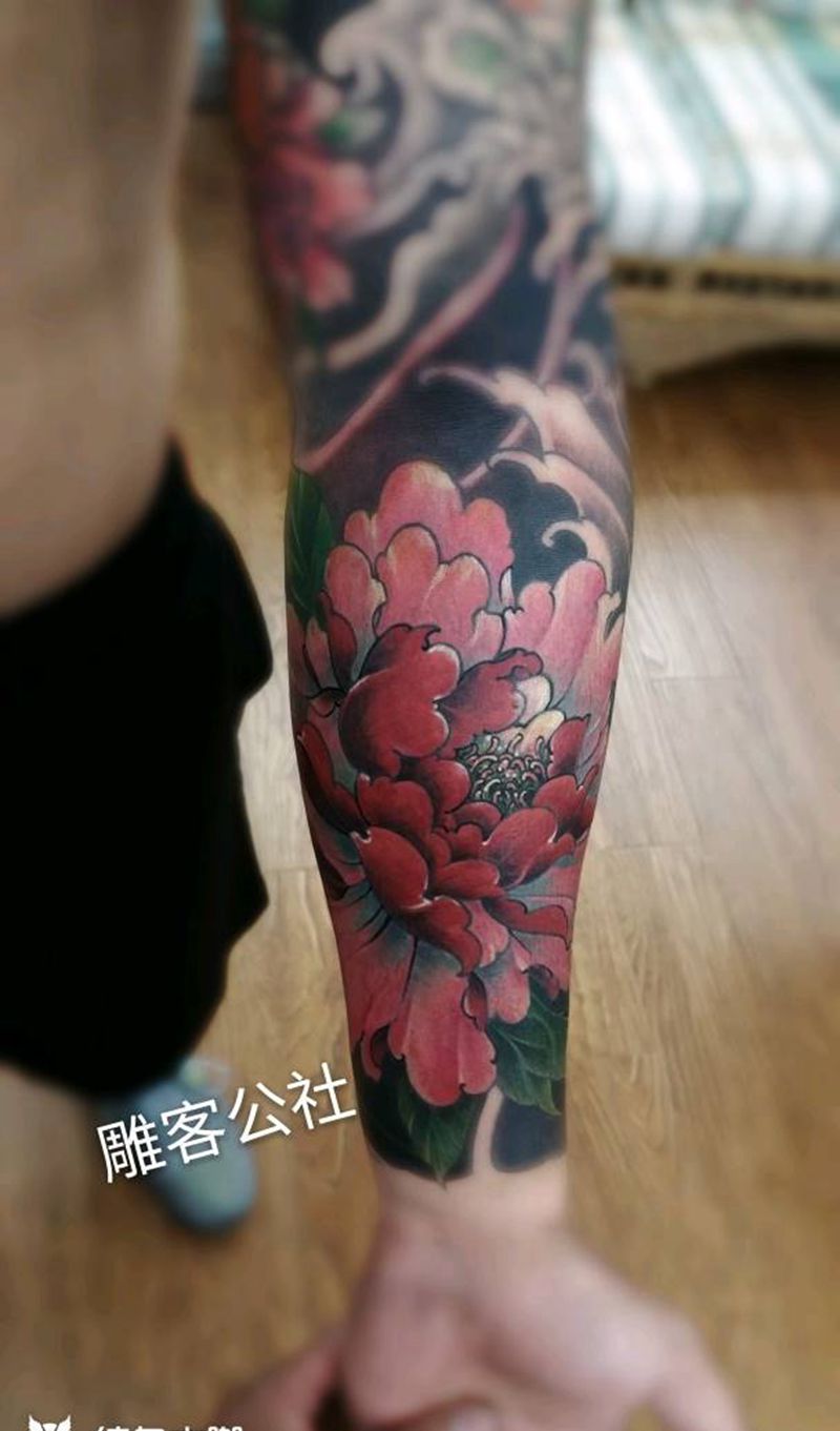 牡丹修改纹身图片_手臂新传统纹身图案