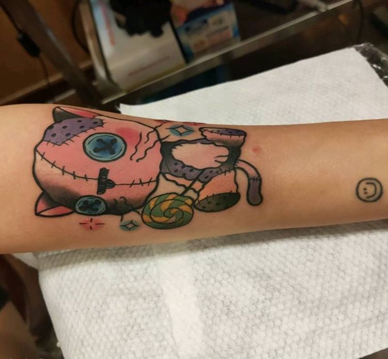 小臂内侧new school纹身图片_手臂New School纹身图案