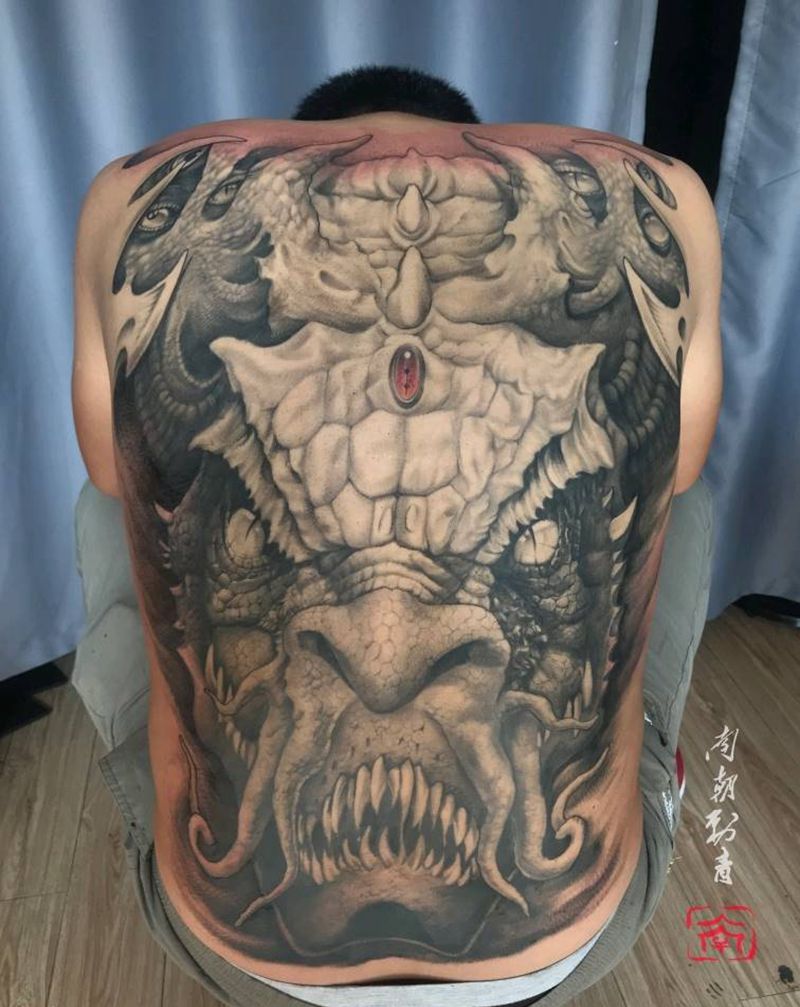 龙威纹身图片_背部欧美写实龙龙威纹身图案