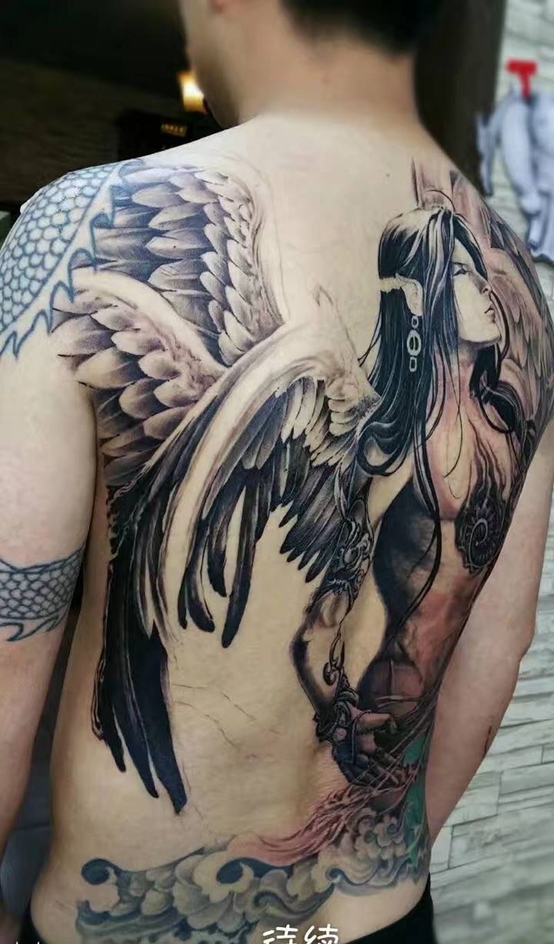 六翼天使遮盖纹身图片_背部欧美写实纹身图案