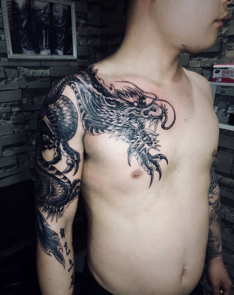 披肩龙纹身图片_手臂新传统纹身图案