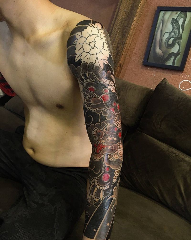 唐狮牡丹花臂，纹身图片