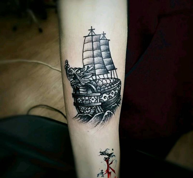 龟甲船纹身图片_手臂清新纹身图案