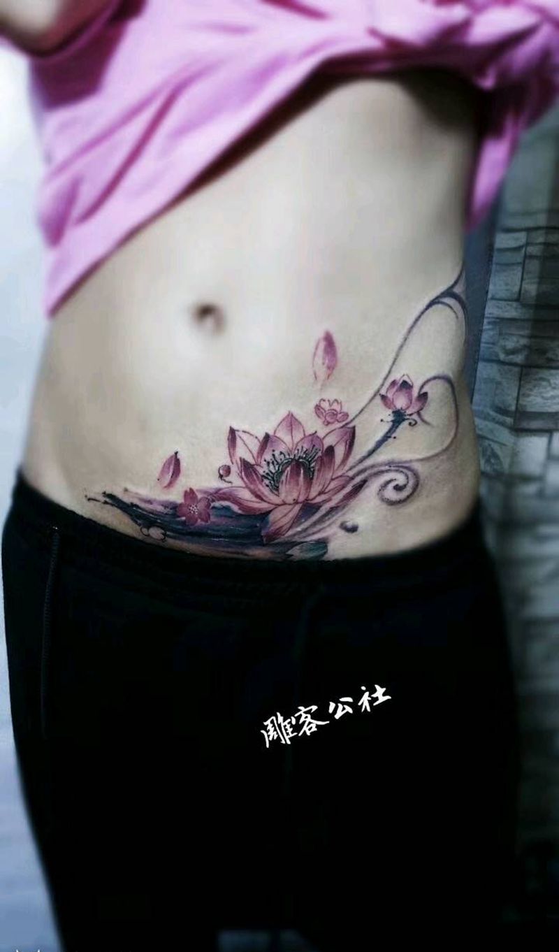 莲花 盖剖腹产纹身图片_腹部水墨纹身图案