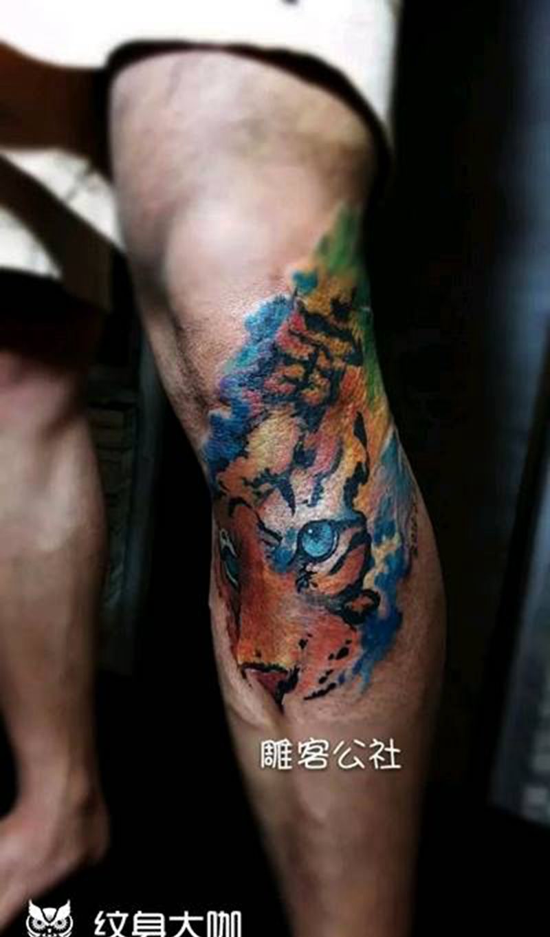 虎遮盖胎记纹身图片_腿部水彩纹身图案