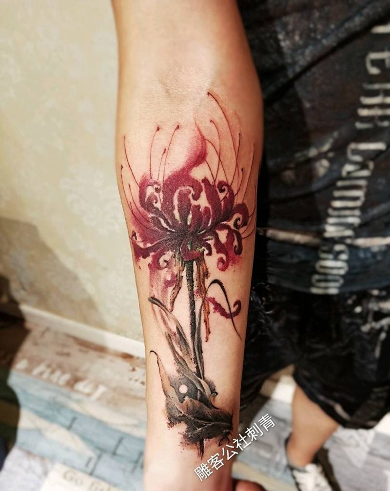 彼岸花纹身图片_手臂水彩纹身图案
