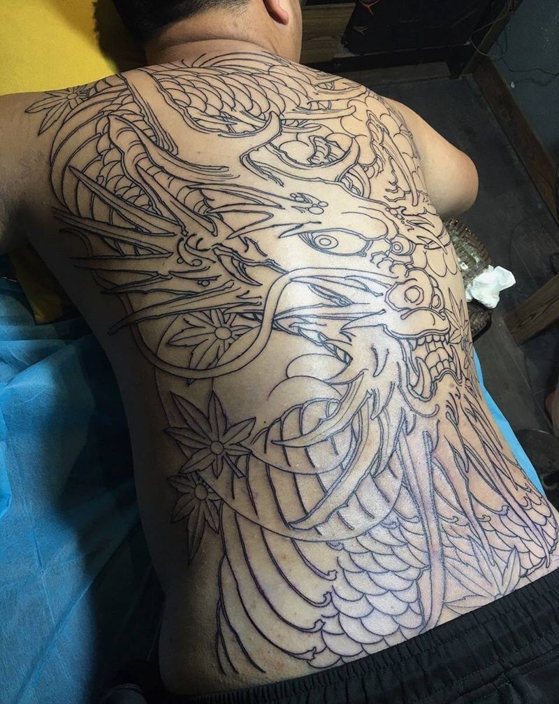 满背龙纹身图片