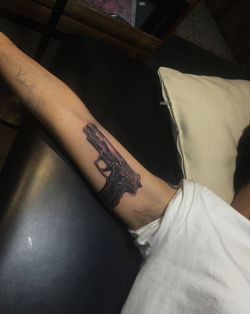 手枪纹身图片