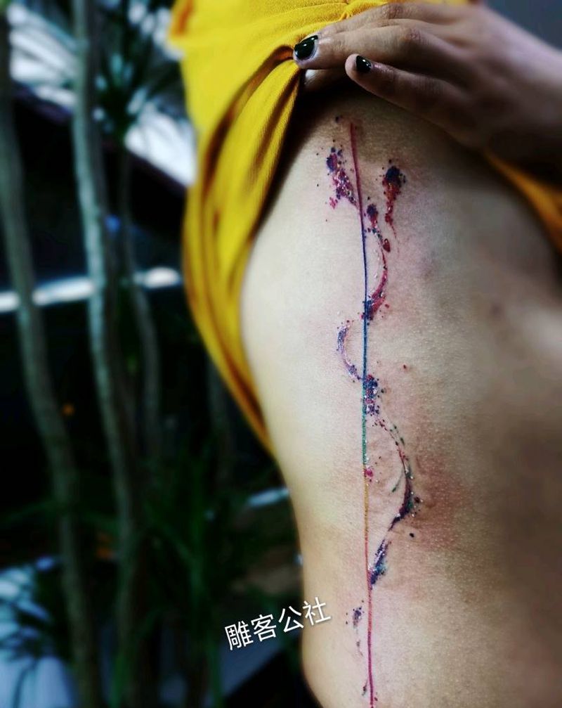 七彩线纹身图片_腰部水彩纹身图案