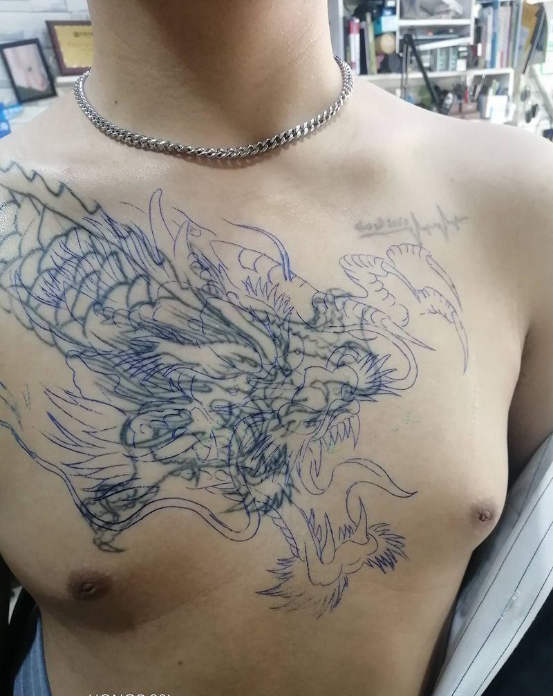 遮盖老龙头纹身图片_胸部老传统纹身图案