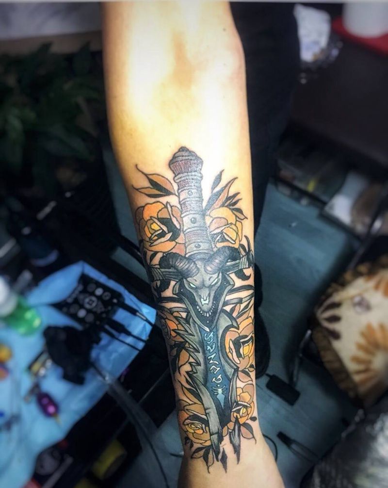 School断剑纹身图片