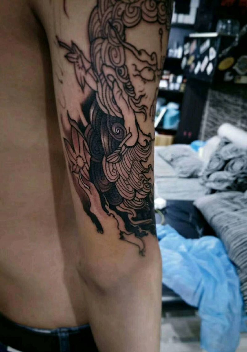 不动明王未完成纹身图片_手臂新传统纹身图案