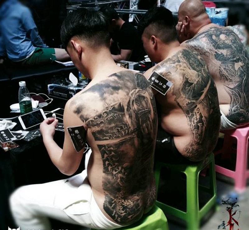 背纹身图片_肩部背部臀部欧美写实人物鬼神纹身图案