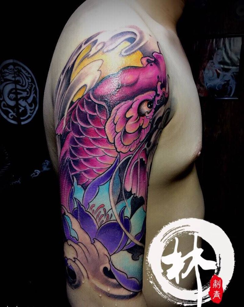 彩色鲤鱼纹身图片