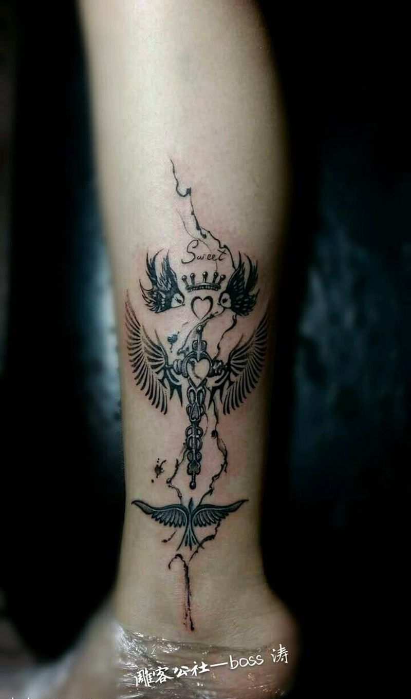 修改纹身图片_腿部脚部清新动物图腾纹身图案