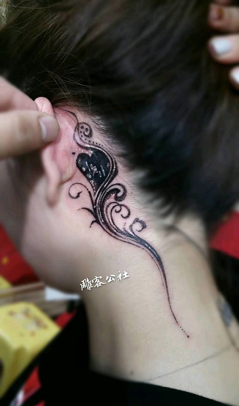 图腾纹身图片_颈部清新图腾原创纹身图案