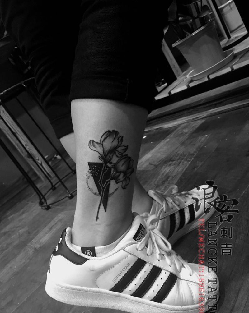 个性纹身图片_几何成品清新腿部纹身图案