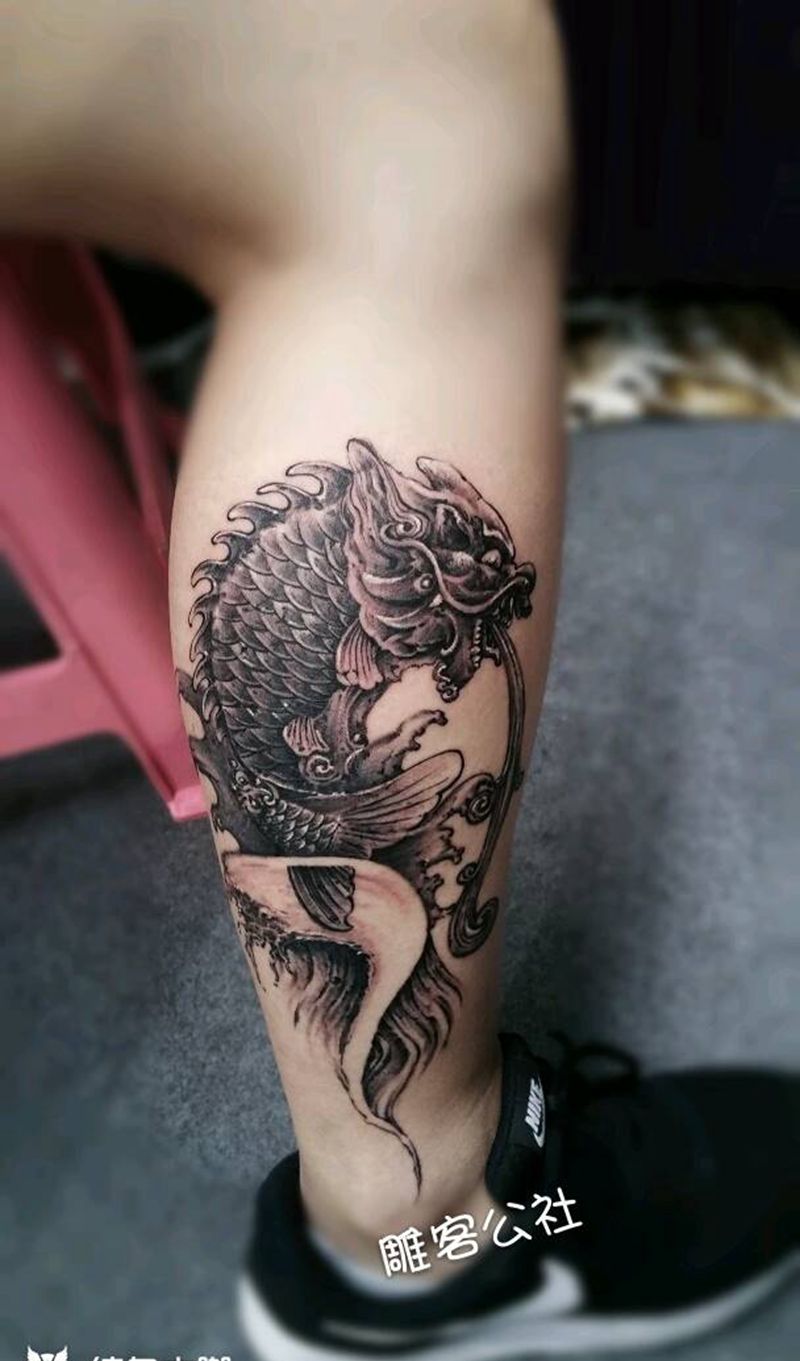 鰲鱼纹身图片_腿部传统动物纹身图案