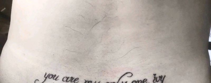 英文纹身图片_腹部花体字纹身图案