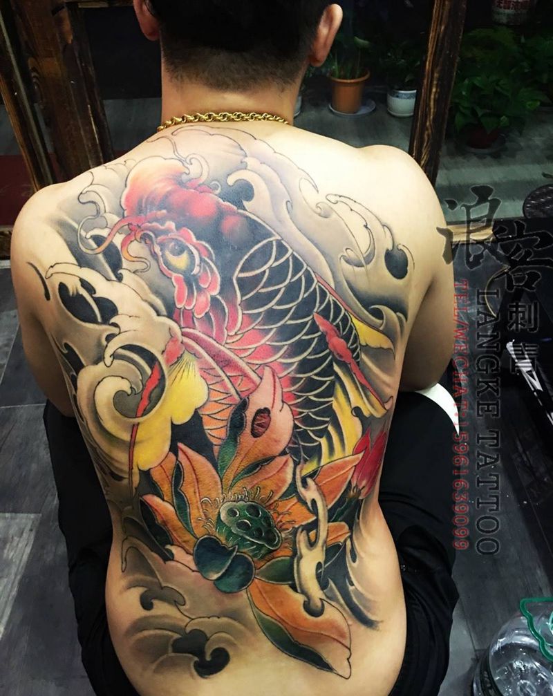 鲤鱼坐莲纹身图片_传统动物纹身图案