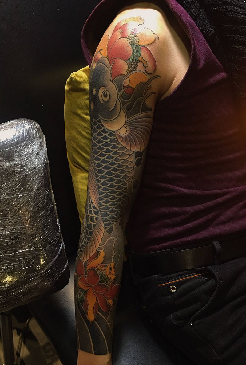 鲤鱼花臂纹身图片