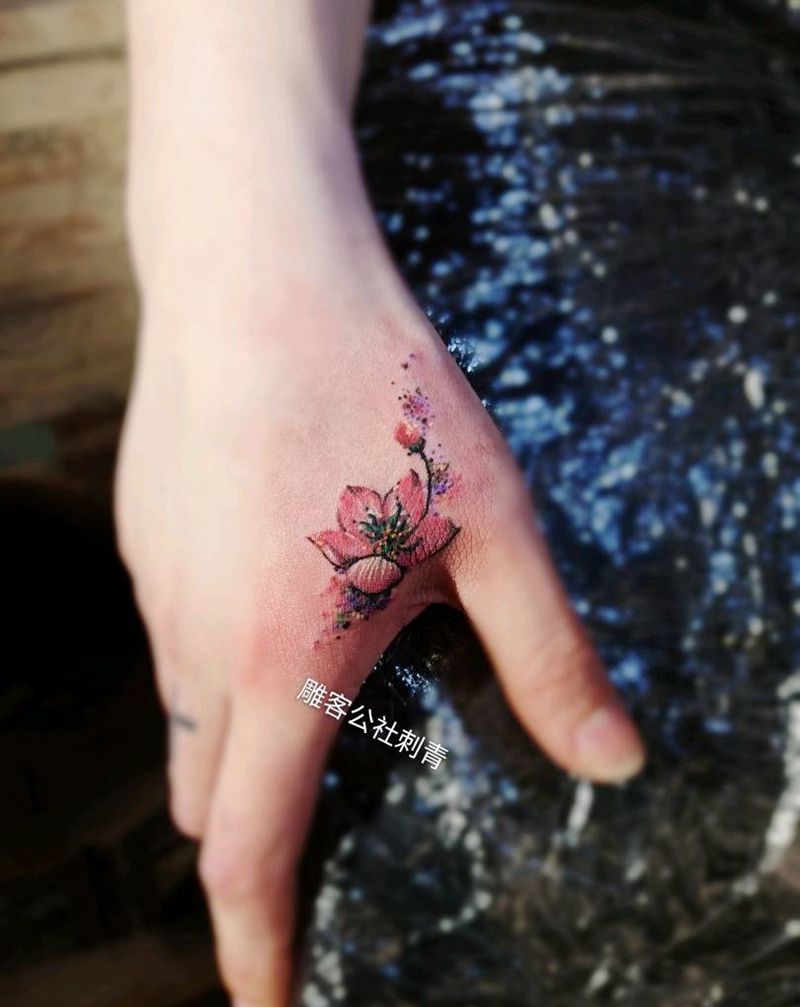 樱花纹身图片_手部水彩纹身图案