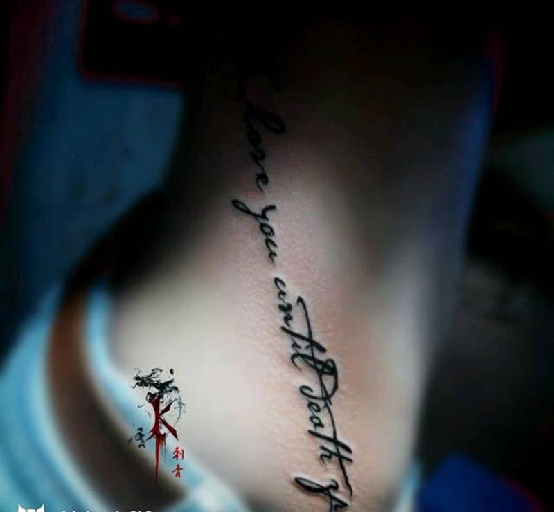 字母纹身图片_肩部腹部腰部清新字符纹身图案