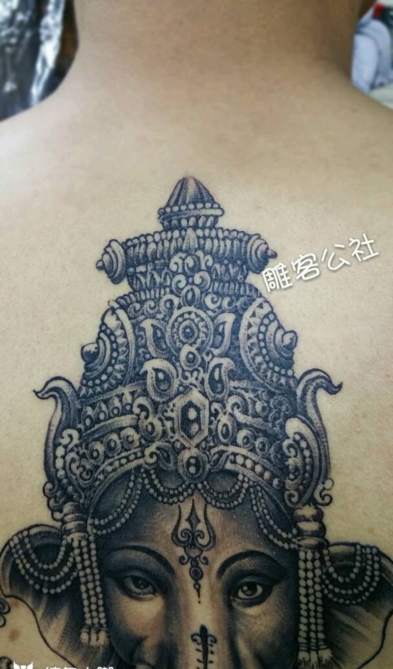 象神纹身图片_背部传统动物纹身图案