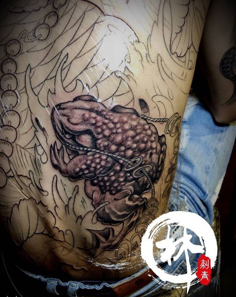 满背一角纹身图片