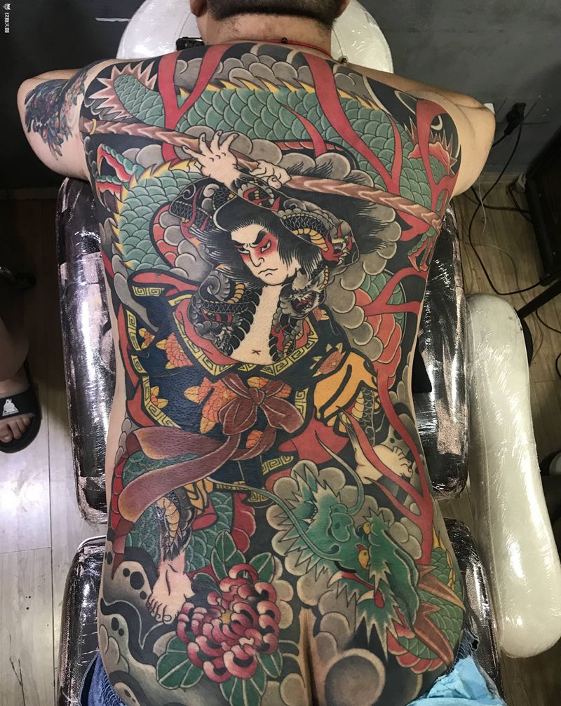日式满背纹身图片_背部老传统纹身图案