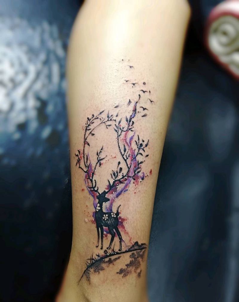 鹿纹身图片_腿部水彩纹身图案