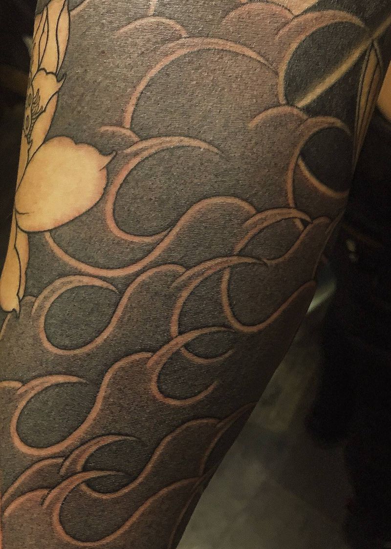 鲤鱼荷花花臂纹身图片