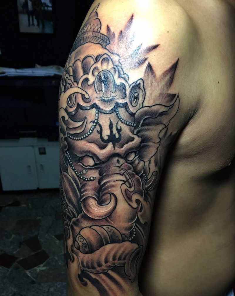 黑灰大臂象神纹身图片