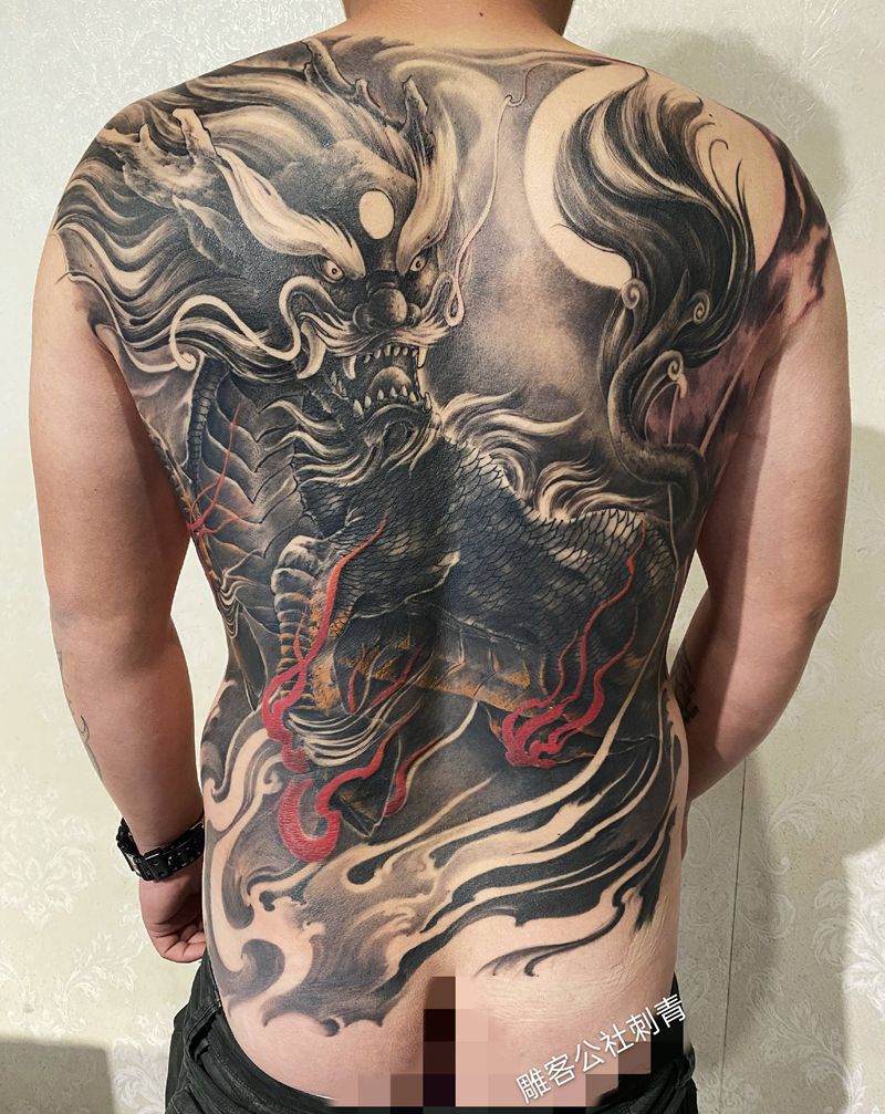 麒麟纹身图片_背部新传统纹身图案