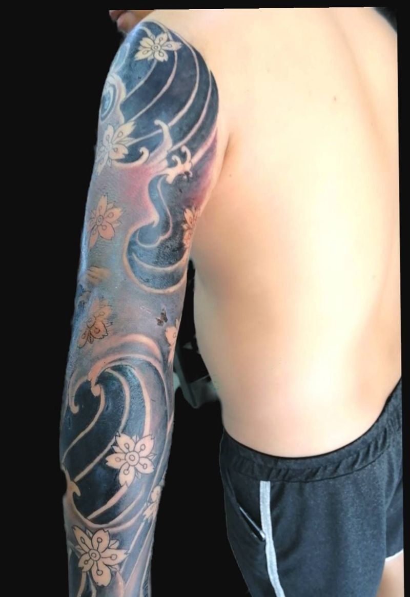 水浪花臂纹身图片_手臂老传统新传统纹身图案