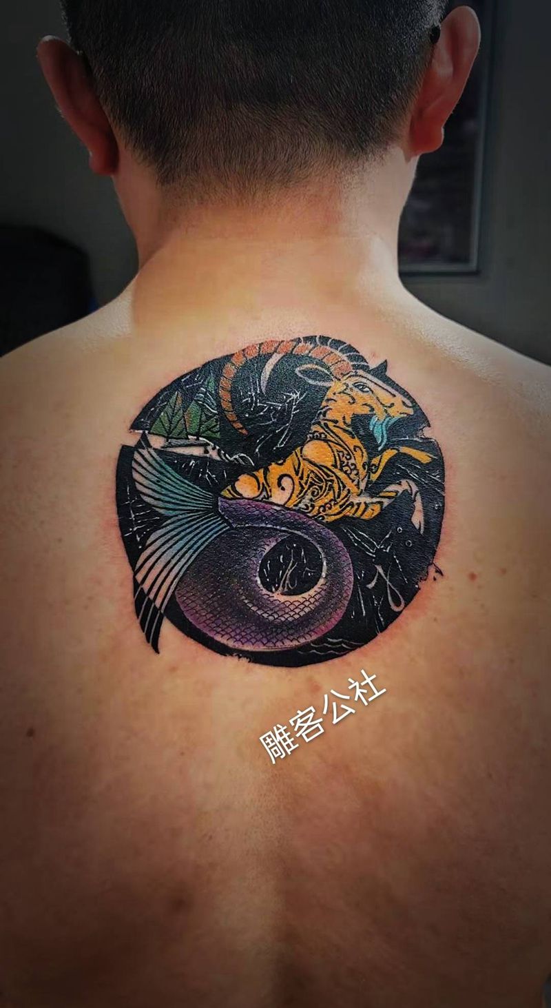 摩羯座遮盖纹身图片_背部Old School纹身图案