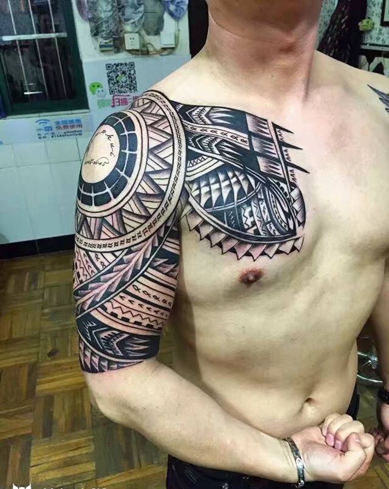 玛雅图腾半钾纹身图片_成品手臂胸部传统写实图腾原创纹身图案
