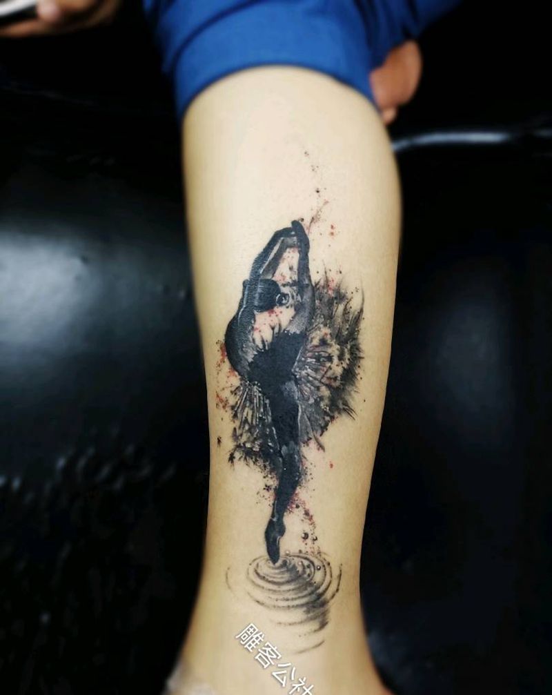 舞者纹身图片_腿部水彩纹身图案