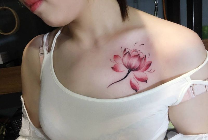 荷花纹身图片_植物传统纹身图案