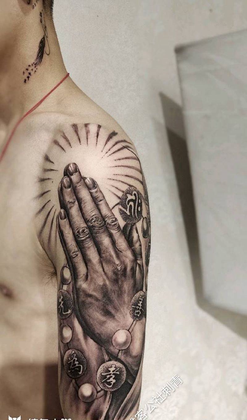 祈祷之手纹身图片_手臂欧美写实纹身图案