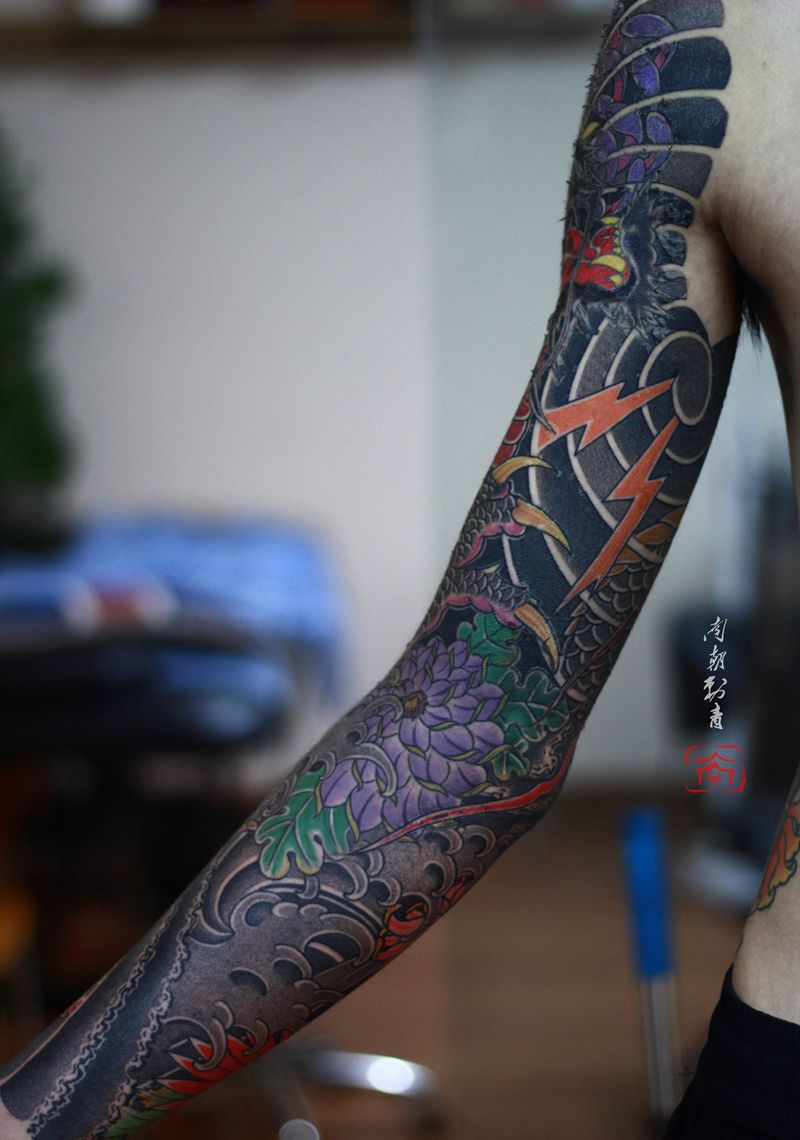日式花臂纹身图片_手臂老传统纹身图案