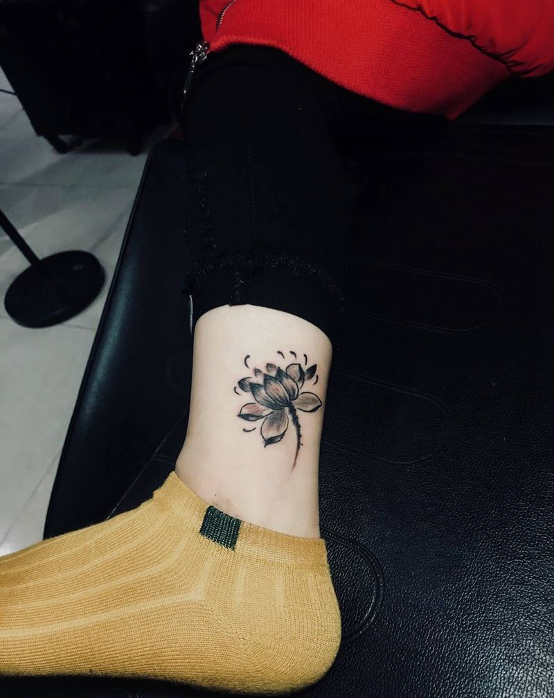 女生脚踝纹身图片_腿部脚部纹身图案