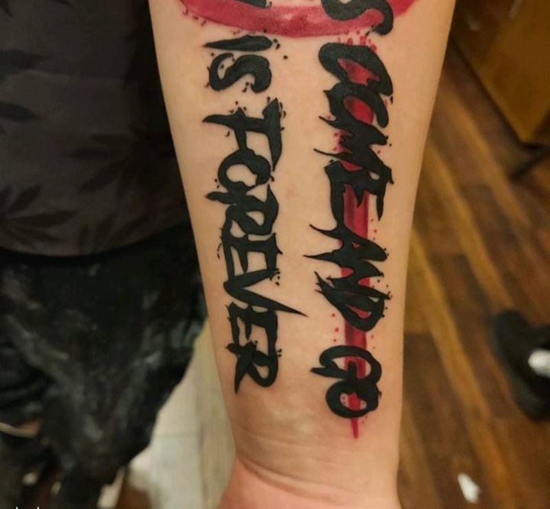 个性字母纹身图片_手臂纹身图案