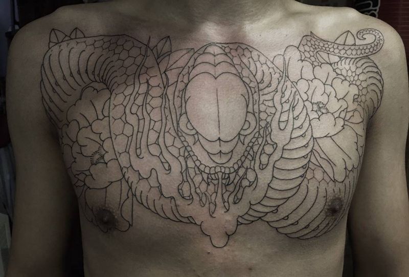 蛇牡丹花胸纹身图片