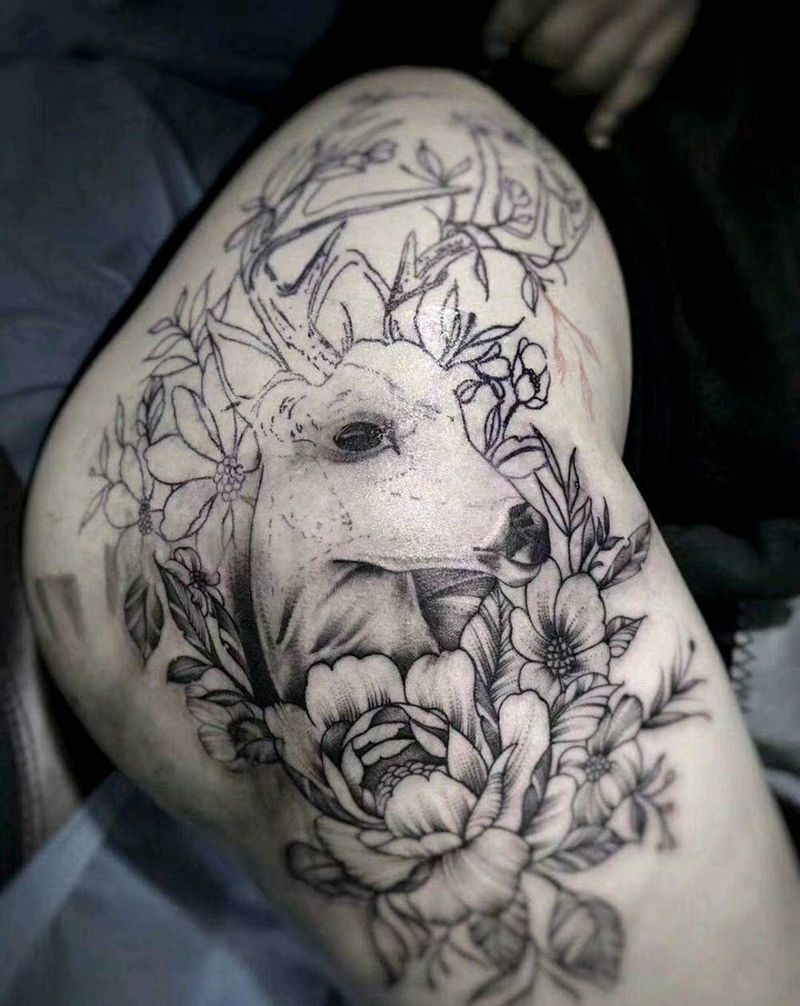 麋鹿纹身图片_臀部新传统纹身图案