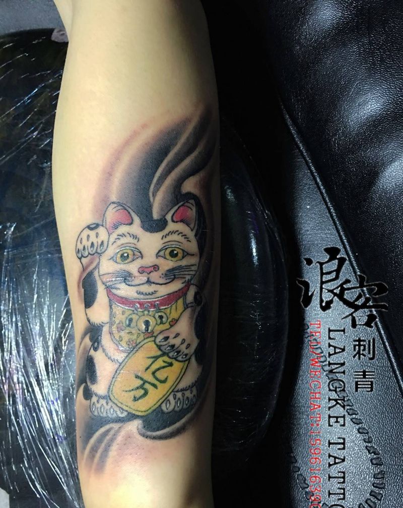 招财猫纹身图片_传统动物手臂成品纹身图案